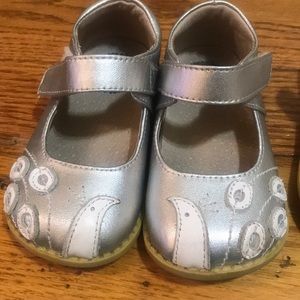 Livie and Luca peacock mary janes silver shoes sz 6T
